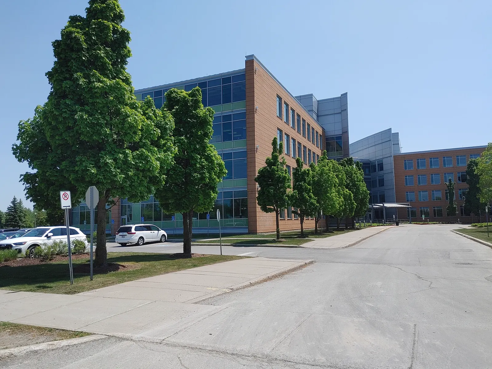Modern technology campus building on Boulevard Alfred-Nobel in Saint-Laurent, Montréal